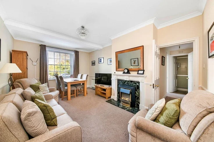 Flat Sutton Road in Sutton-under-Whitestonecliffe