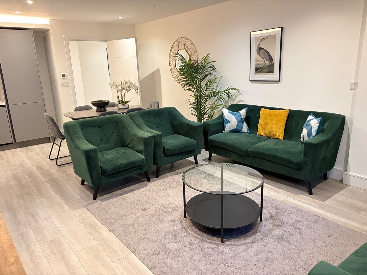Flat Harlequin Avenue in Greater London