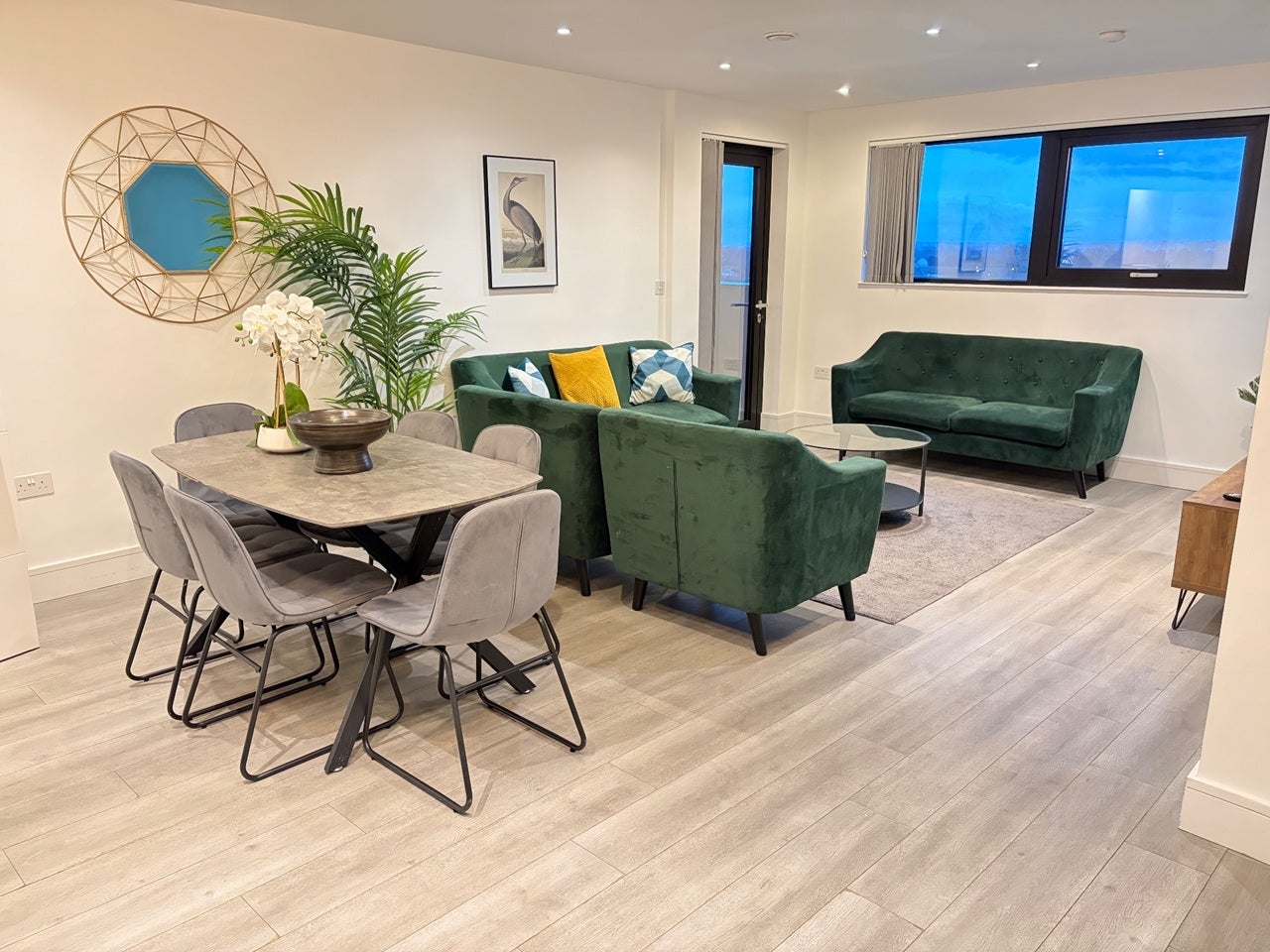 Flat Harlequin Avenue in Greater London