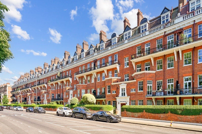 Room Prince of Wales Drive in Greater London
