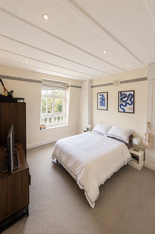 Room Prince of Wales Drive in Greater London