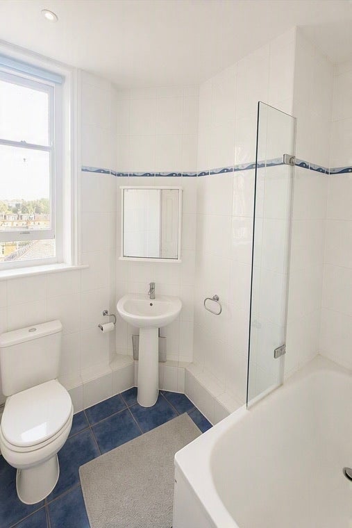 Room Prince of Wales Drive in Greater London