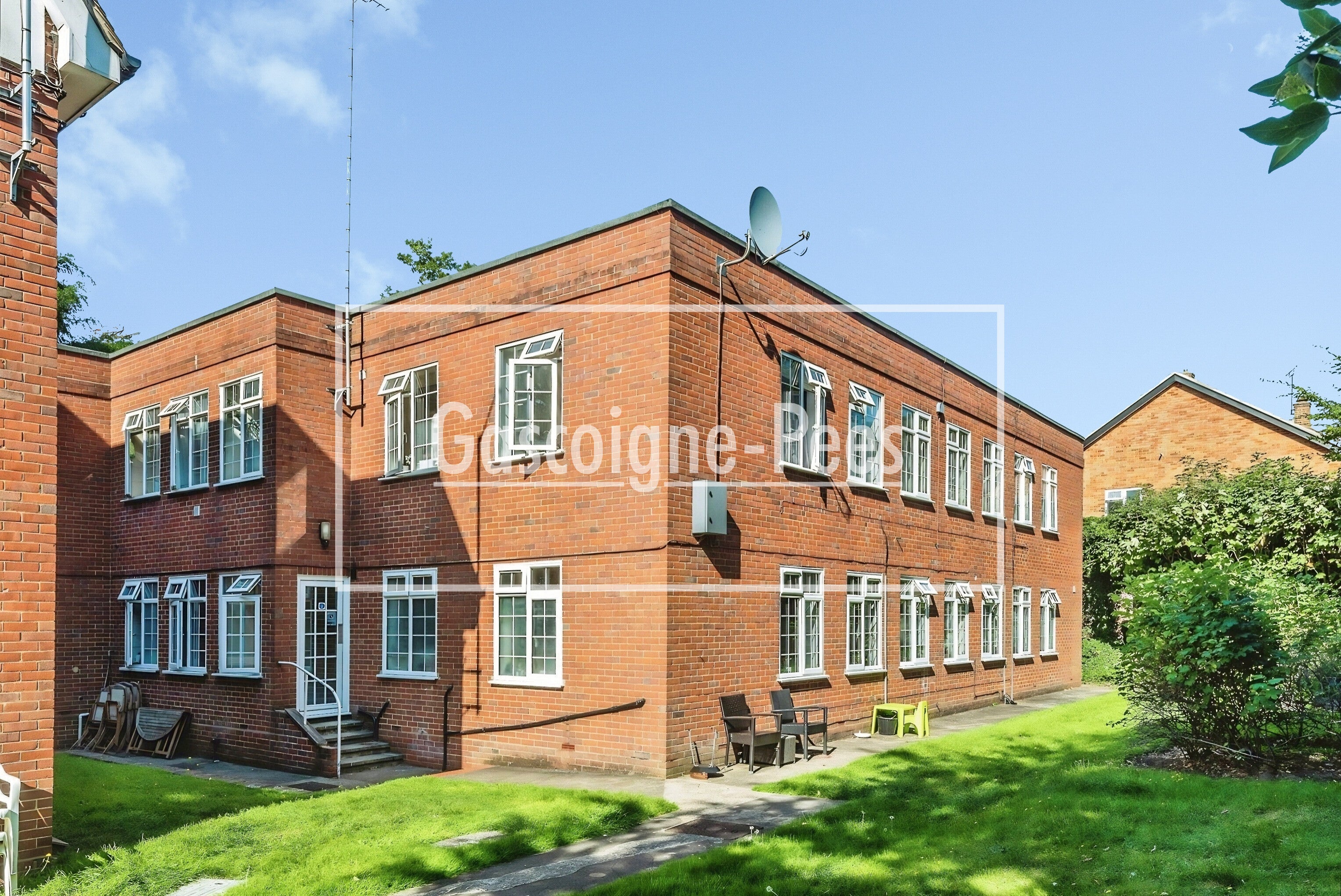 Flat Kingston Road in Mole Valley
