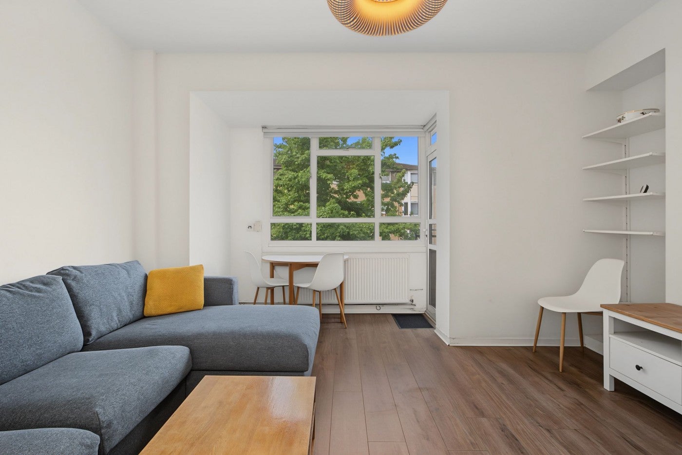 Flat Wray Crescent in Greater London