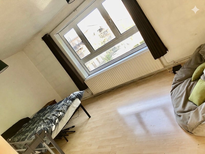 Flat Hungerford Road in Greater London