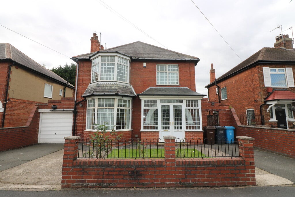 House Allderidge Avenue in Hull