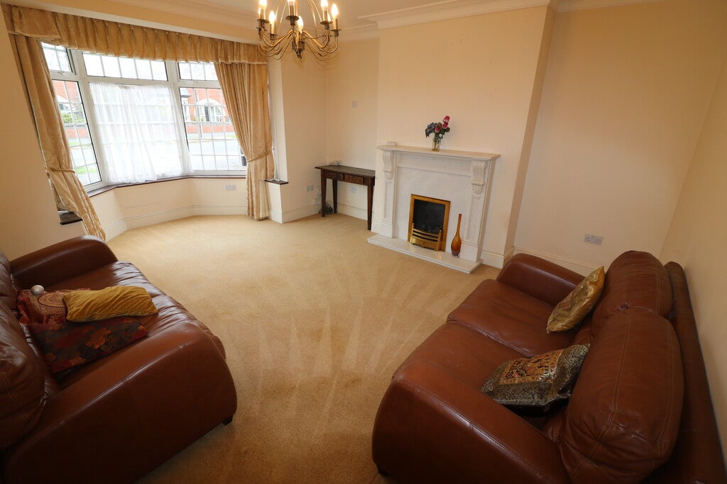 House Allderidge Avenue in Hull