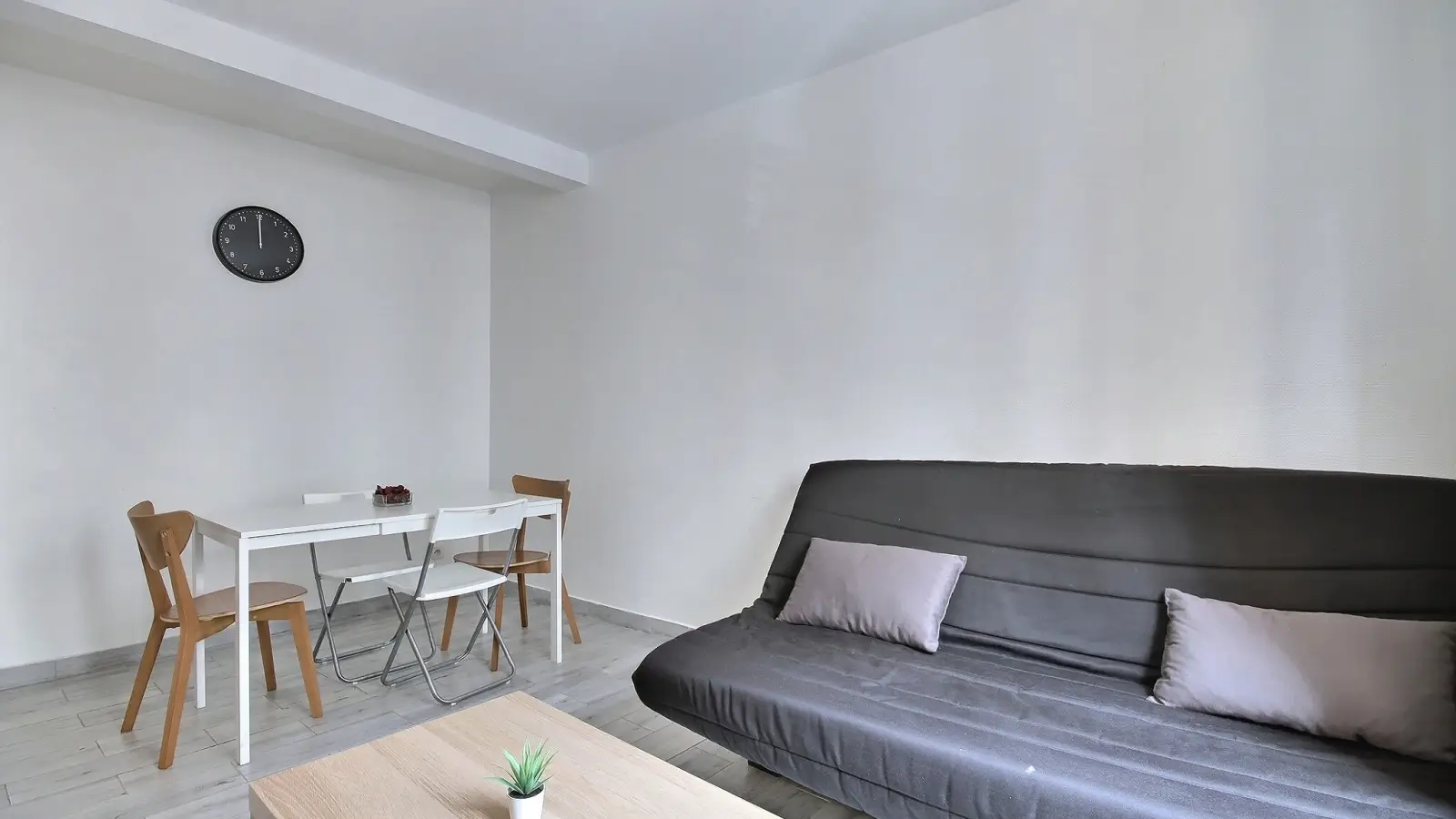 Flat Rue Boissieu in Paris