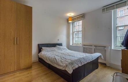Flat Webber Row in Greater London