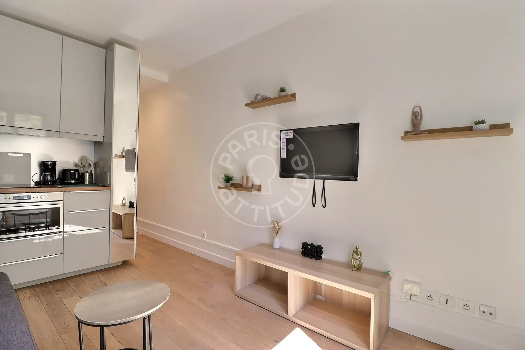 Flat Rue Eugène Varlin in Paris
