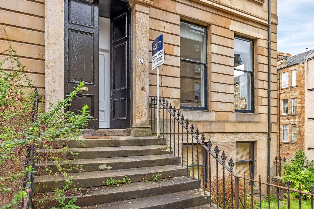 Flat Kersland Lane in Glasgow