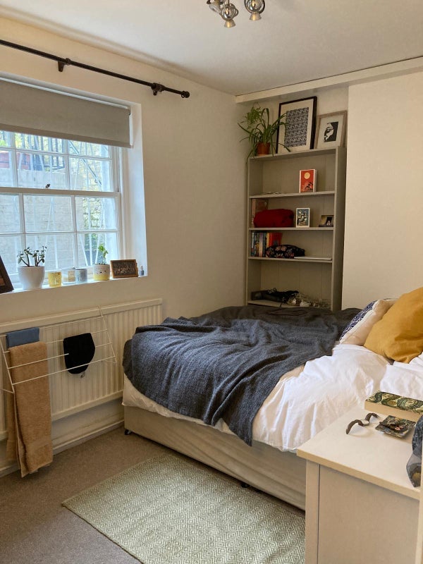 Room Offord Road in Greater London