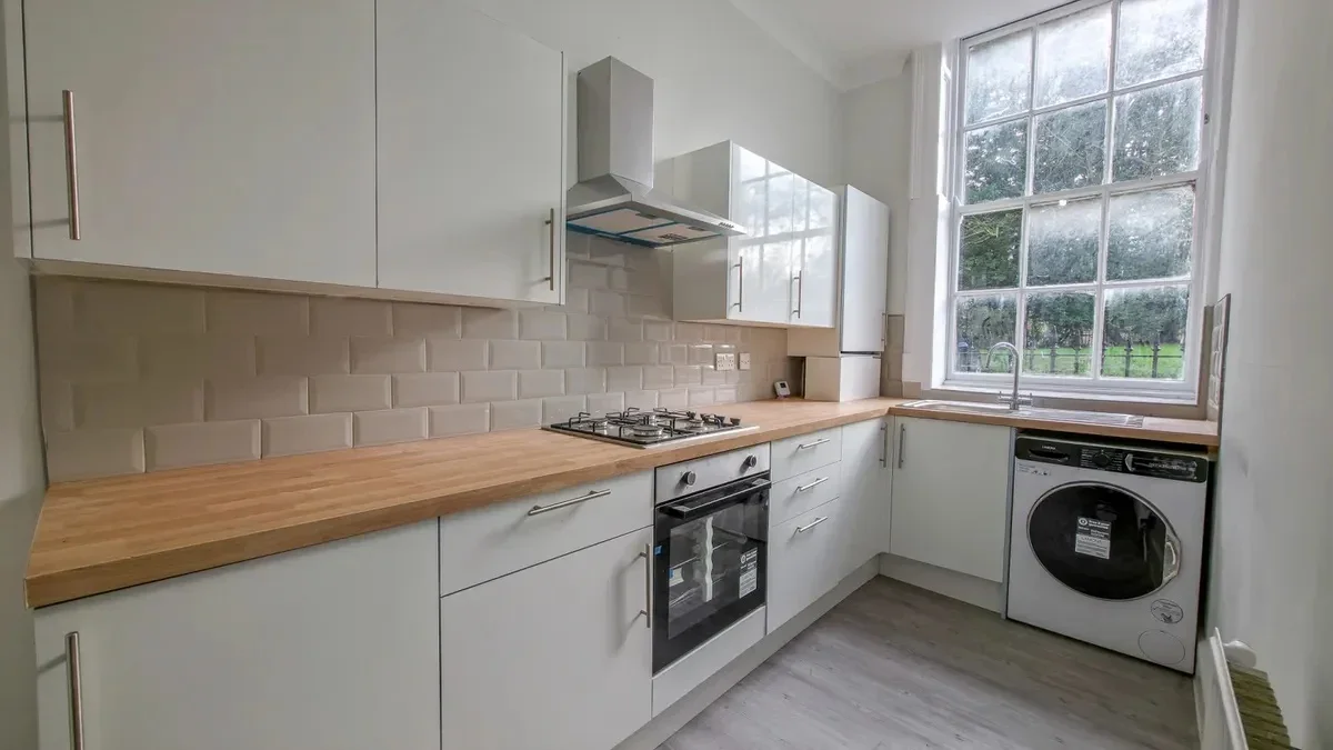 Room Connaught Mews in Greater London