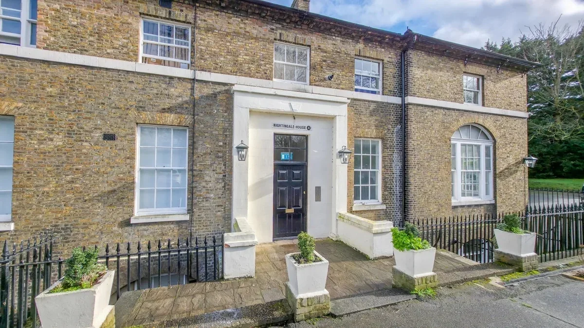 Room Connaught Mews in Greater London