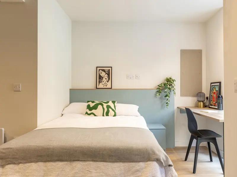 Room Alfreton Road in Nottingham