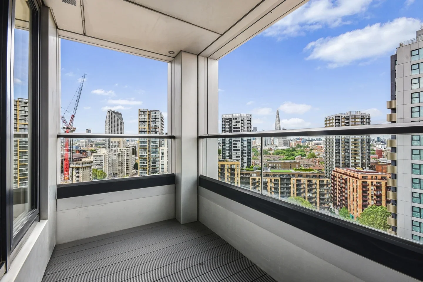 Flat Deacon Street in Greater London