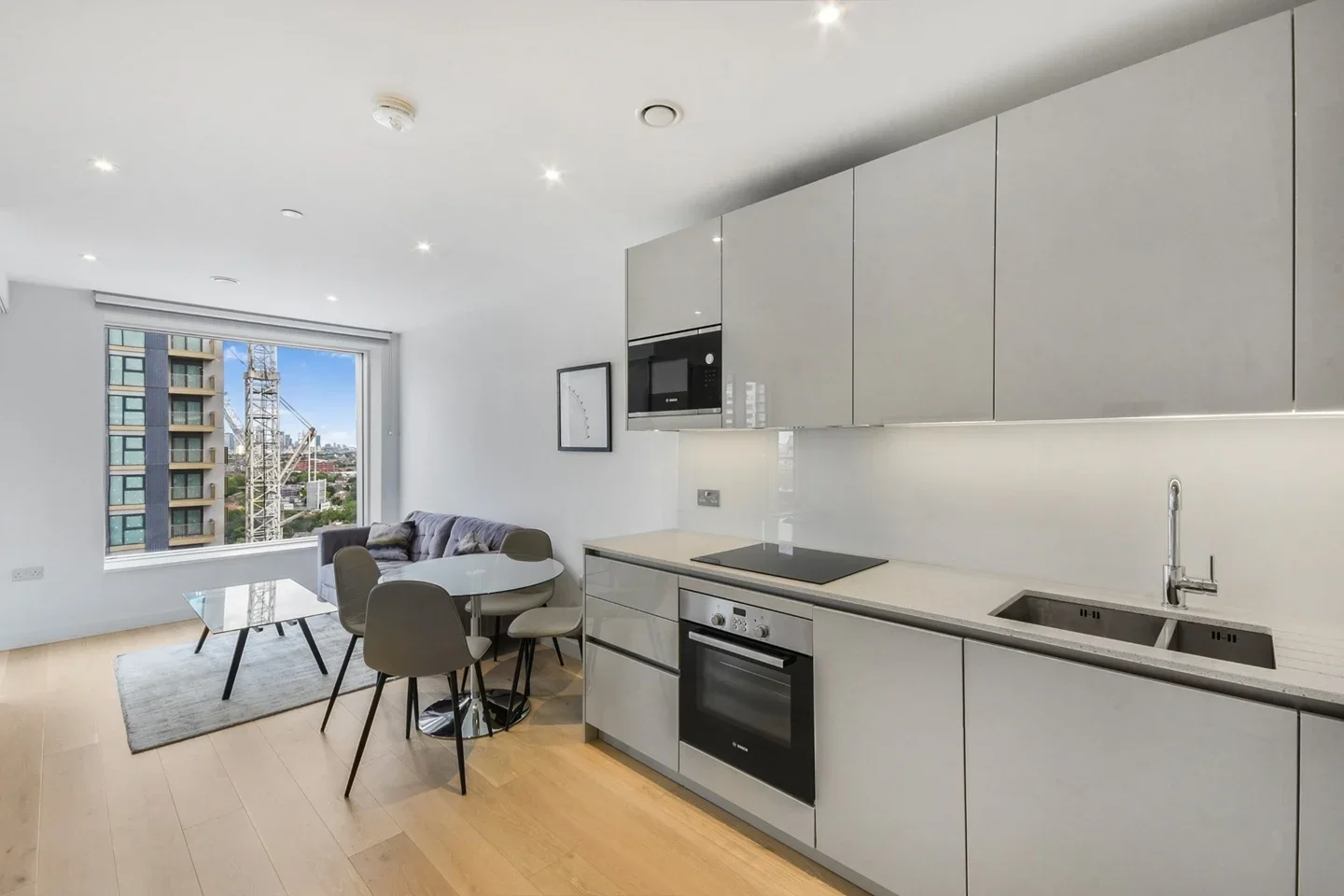 Flat Deacon Street in Greater London