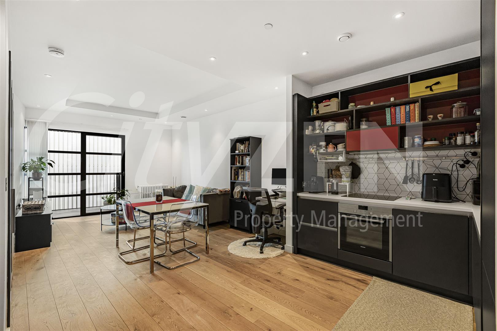 Flat Lyell Street in Greater London