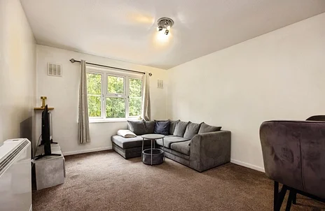 Flat Azalea Court in Woking