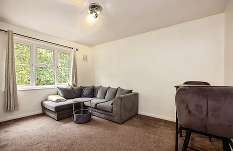 Flat Azalea Court in Woking