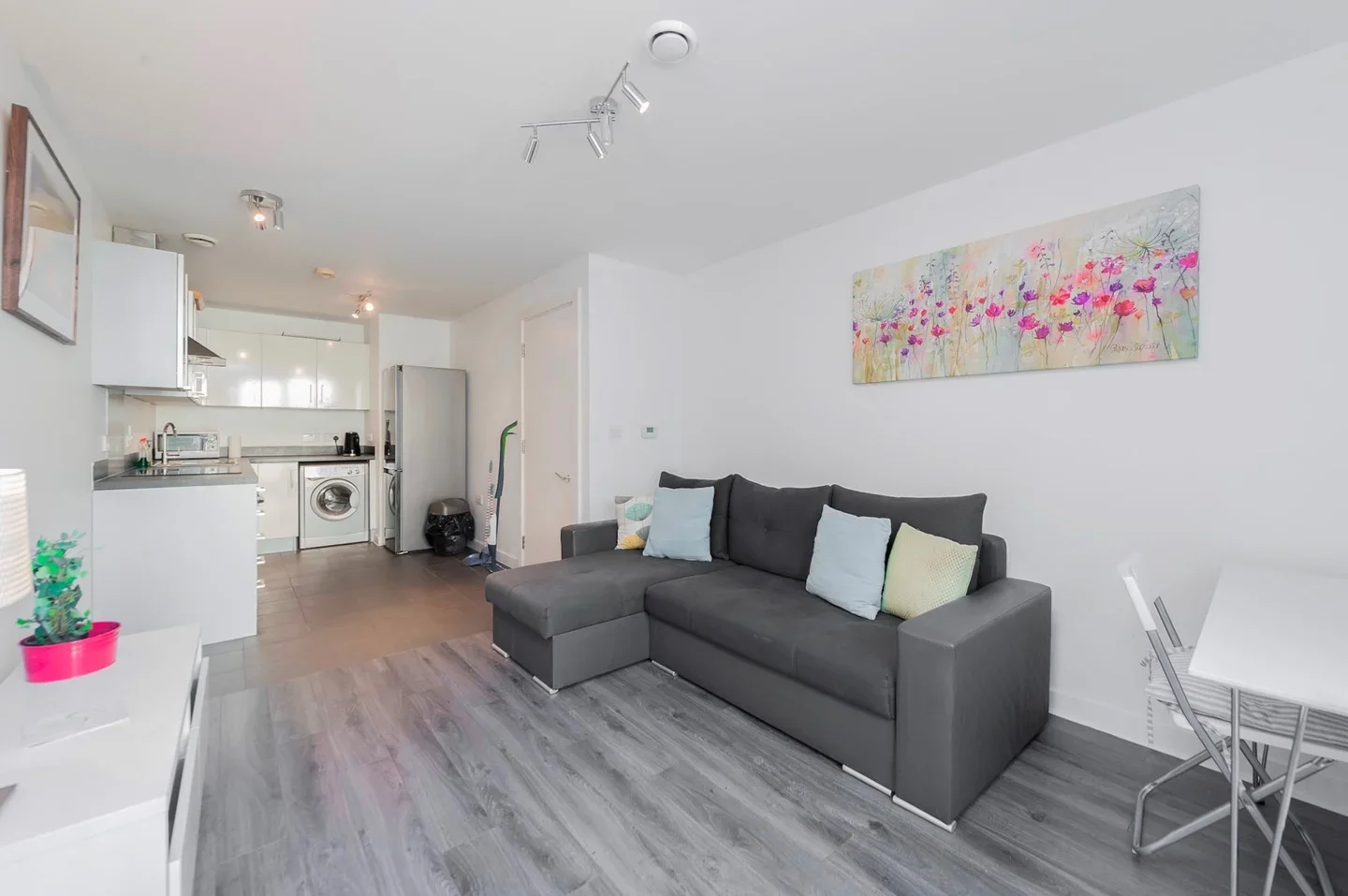 Flat Gatliff Road in City of Westminster