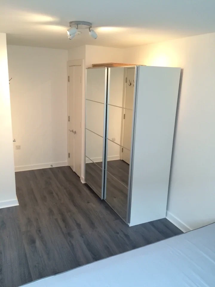 Flat Gatliff Road in City of Westminster
