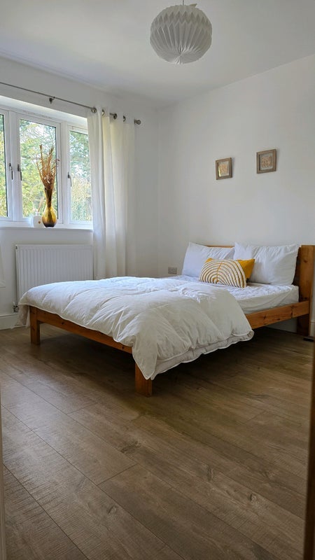 Room Deer Park Road in Birmingham