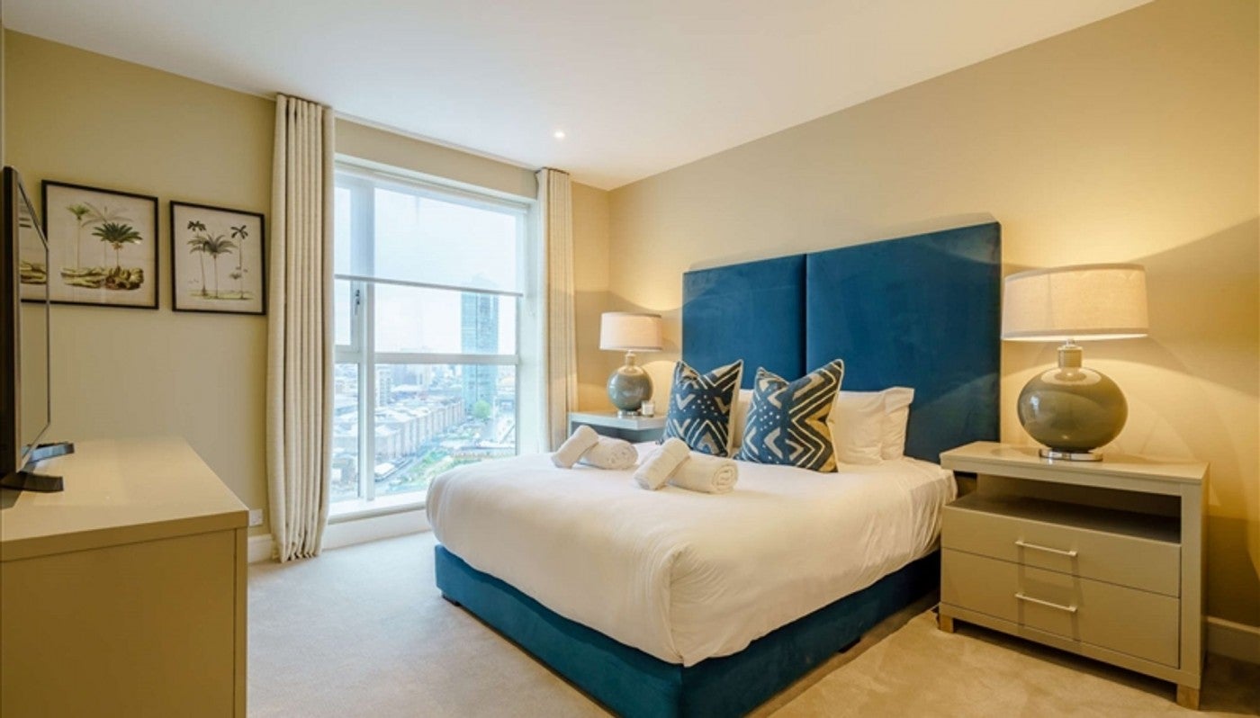 Flat Westferry Circus in Greater London