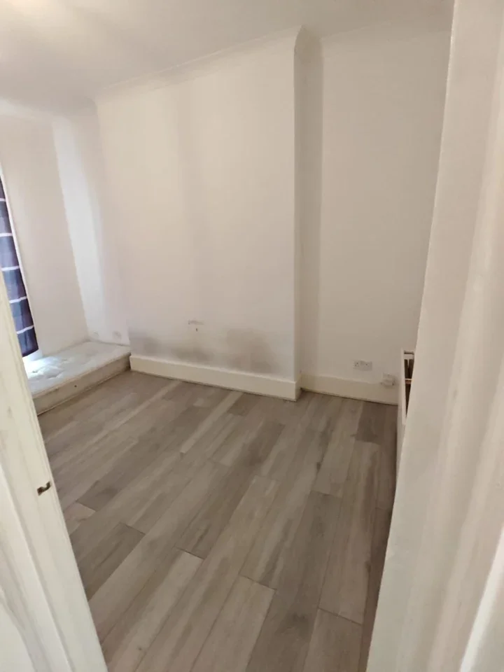 Flat Harmer Street in Gravesham