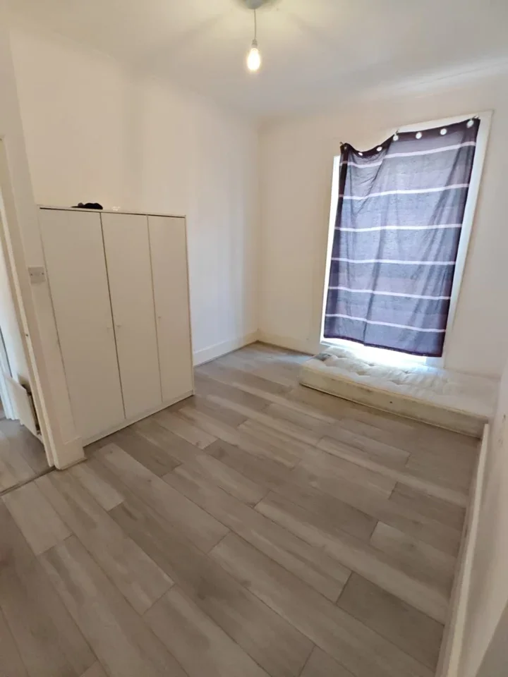 Flat Harmer Street in Gravesham