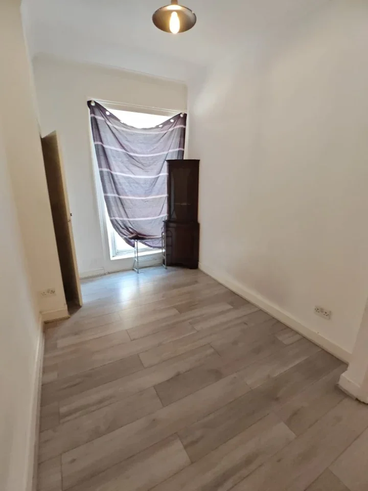 Flat Harmer Street in Gravesham