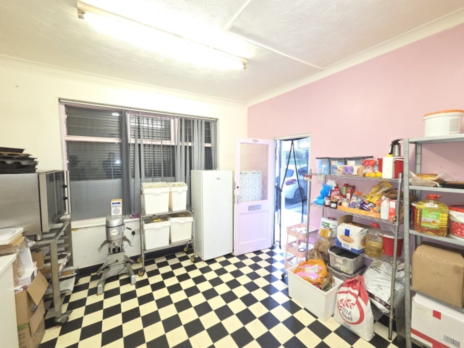 Flat Wesson Gardens in Halesowen