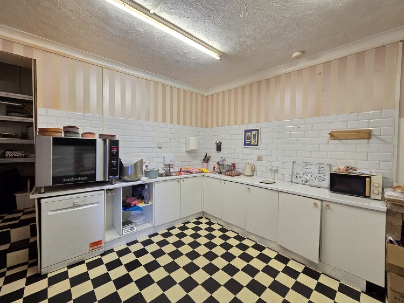 Flat Wesson Gardens in Halesowen