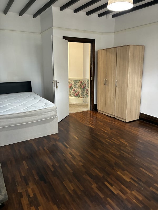 Room Hart Grove in Greater London