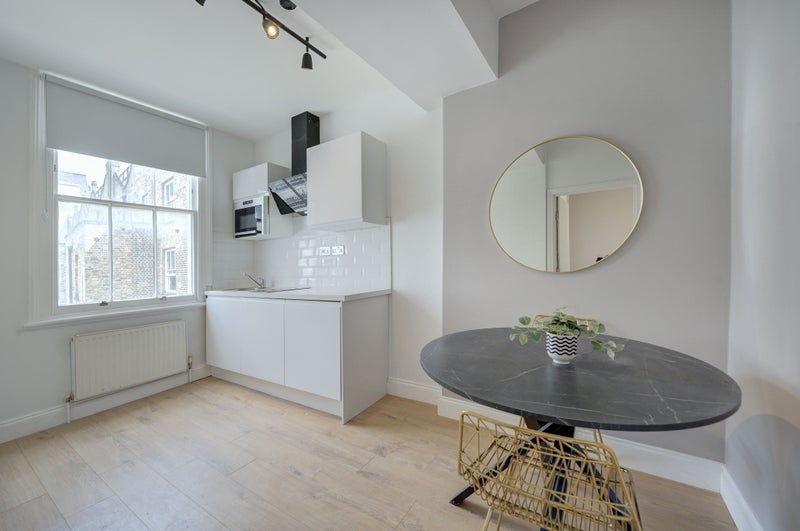 Flat Kensington Gardens Square in City of Westminster