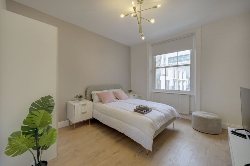 Flat Kensington Gardens Square in City of Westminster