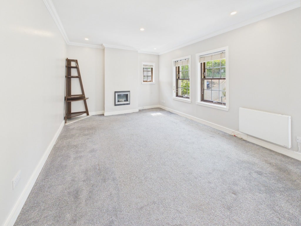 Flat Hawthornbank Lane in City of Edinburgh