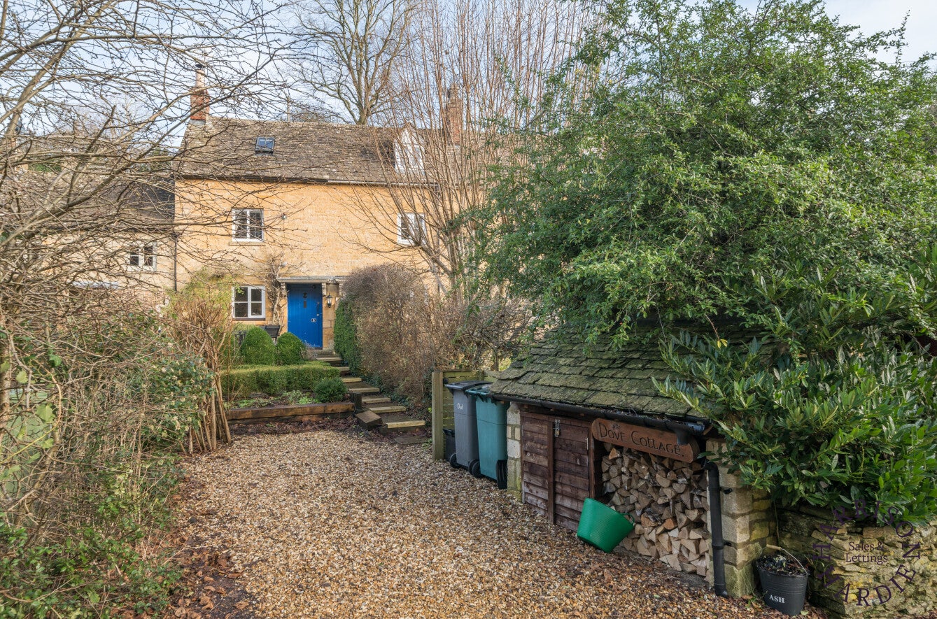 House The Quadrangle in Woodstock