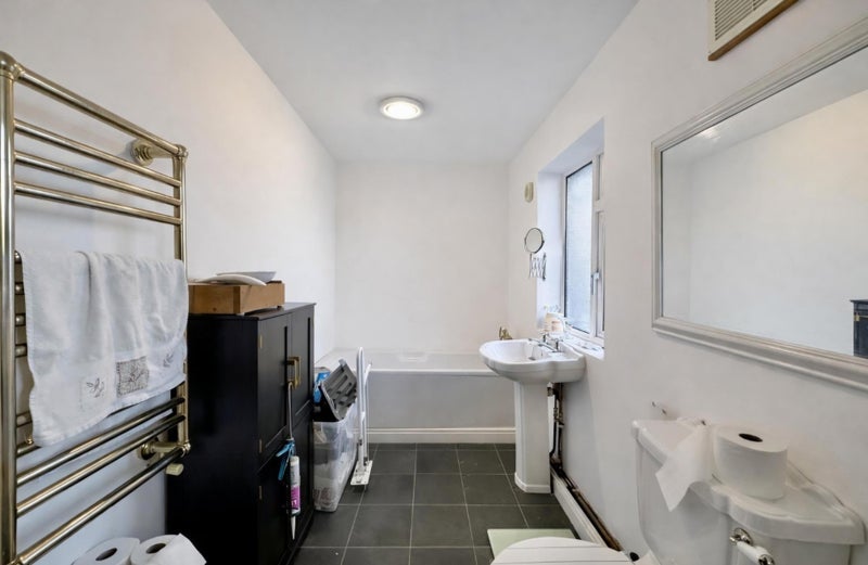 Room Selby Drive in Salford