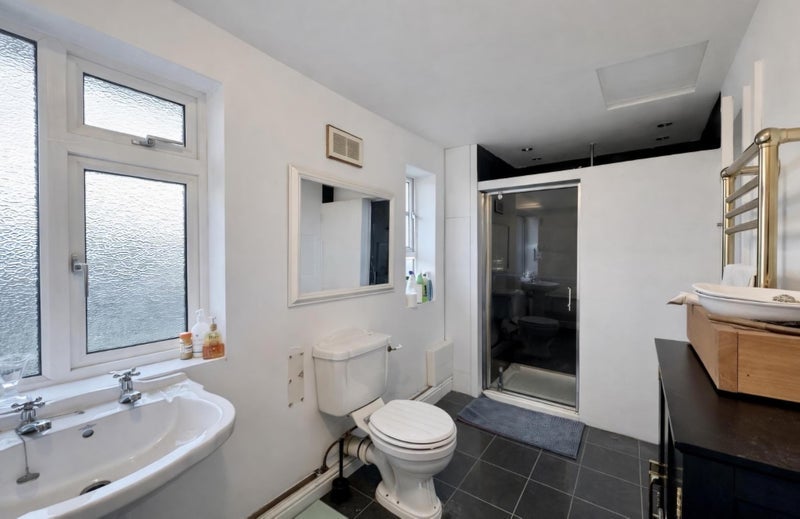 Room Selby Drive in Salford