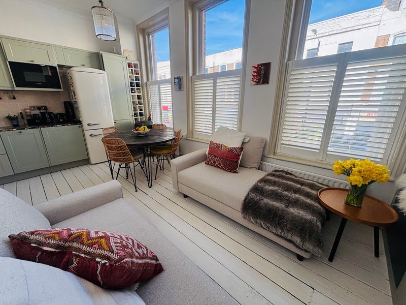 Room Harrow Road in City of Westminster