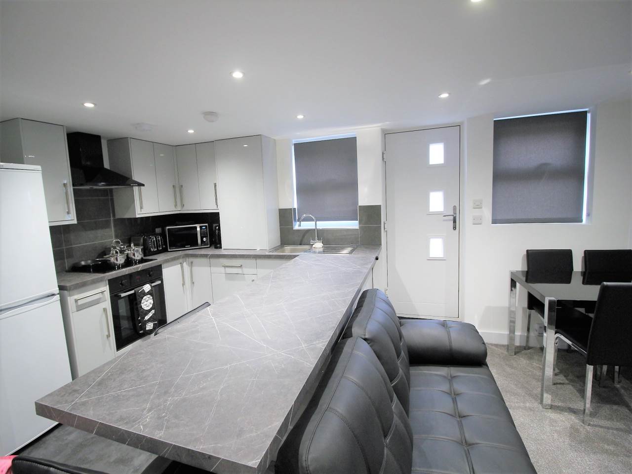 Room Kirkstall Lane in Leeds