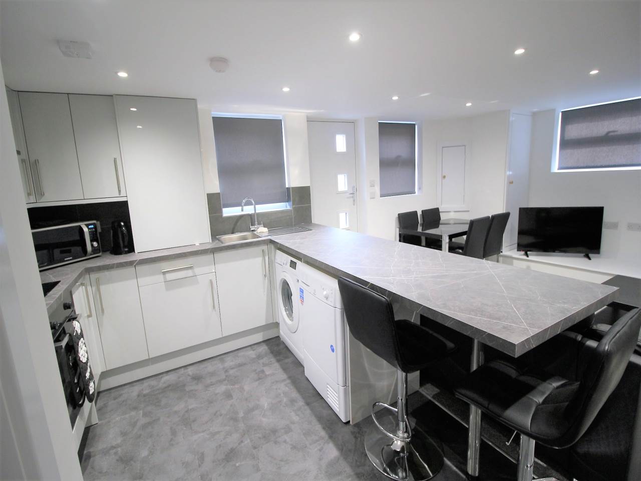 Room Kirkstall Lane in Leeds
