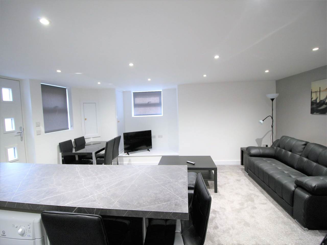 Room Kirkstall Lane in Leeds