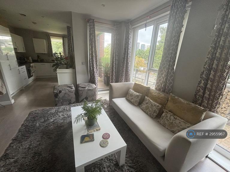 Flat Brook Avenue in Greater London