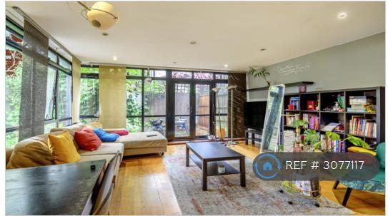 House Rush Common Mews in Greater London