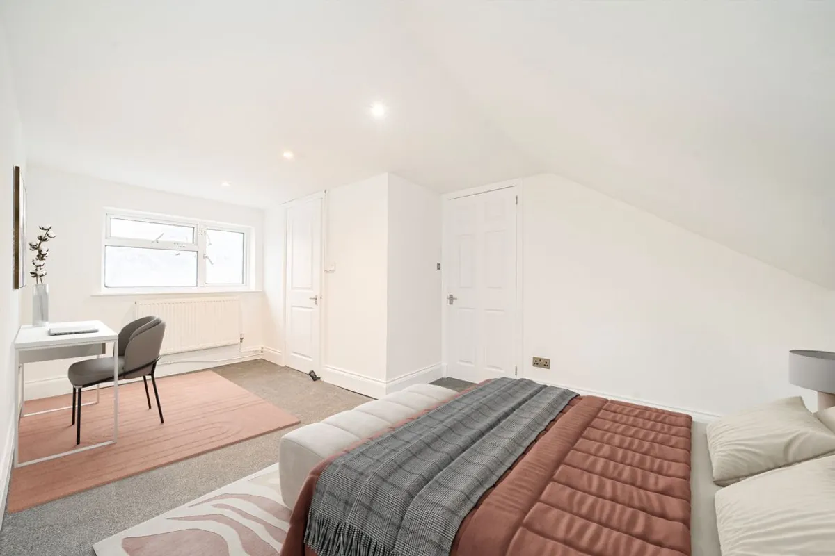 Flat Highfield Road in Greater London