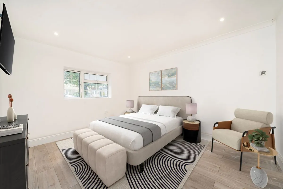 Flat Highfield Road in Greater London