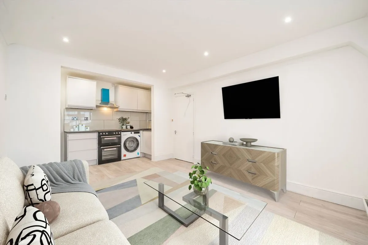 Flat Highfield Road in Greater London
