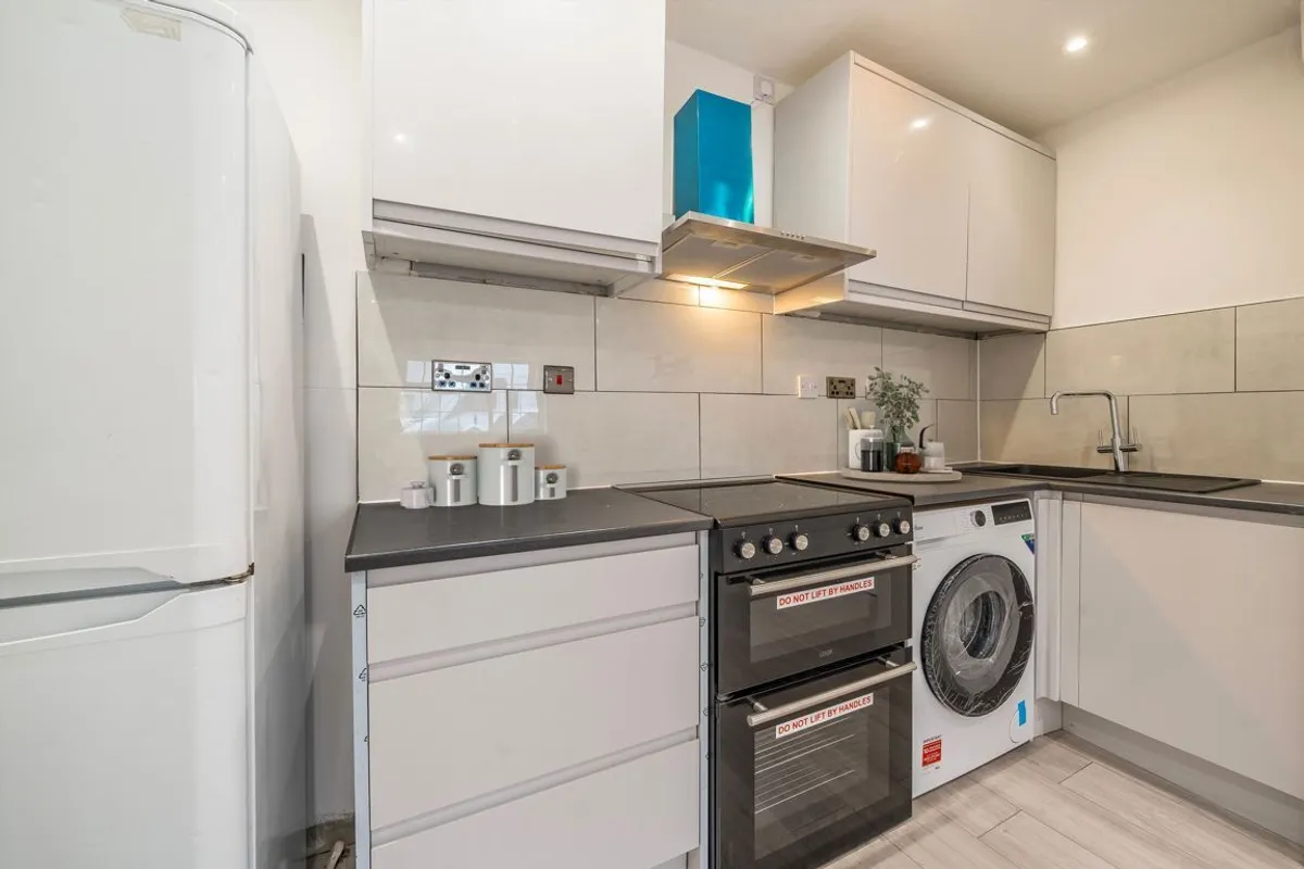 Flat Highfield Road in Greater London